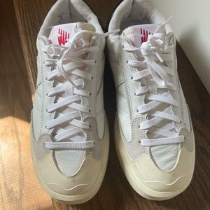 Men’s 9.5 new balance ct302